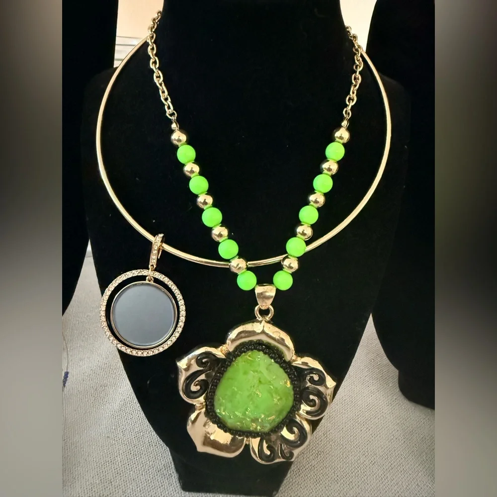 Vintage Colorful Beaded Necklace and earrings 
6 necklaces 
2 earrings - Picture 14 of 16